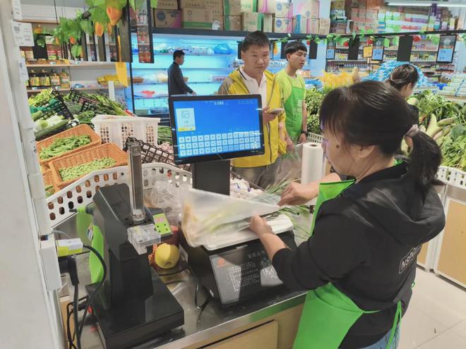 挝磨丁快乐购生活超市高效收银澳门新葡京【棒仔科技】助力老(图3)
